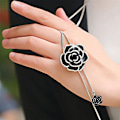 Miniatyrbillede 4 af 4: Sort Halskæde med Lang Vedhæng i Sort Rose Blomst til Sweater Kæde Krystal Smykker Gave til Kvinder DB Silver 1pc
