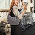 Miniatyrbild 4 av 5: Nylon Halvmåne Väska för Kvinnor, Dumpling Väska Crossbody Väska med Justerbar Axelrem Bröstväska Axelväska för Dagligt Bruk [DB] Beige
