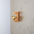 Miniatyrbild 3 av 5: Butiksringklocka för dörröppning, magnetisk träklocka gyllene dekorativ entrédörrklocka med mässingsklocka-d [db] Light brown beech