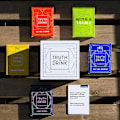 Miniatyrbilde 5 av 5: Do or Drink Date Night / Win Or Blackout / Truth Or Drink / Party Drinking Games / Do or Smoke Game [DB] Red