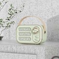 Miniatyrbild 2 av 2: Multifunktionell Mini Bärbar FM-radio Bluetooth-högtalare USB TF AUX Inomhus Utomhus Retro-design Trådlös Högtalare Green