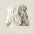 Miniatyrbild 3 av 5: Mysig Stickad Mössa med Pompom - Tjock, Varm & Andningsbar för Kvinnor | Perfekt för Höst/Vinteraktiviteter utomhus Khaki One Size Fits All