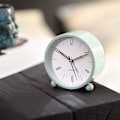 Miniatyrbild 2 av 4: Tyst väckarklocka - Tickfri analog väckarklocka med varmt ljus - Minimalistisk rund db