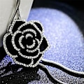 Miniatyrbillede 3 af 4: Sort Halskæde med Lang Vedhæng i Sort Rose Blomst til Sweater Kæde Krystal Smykker Gave til Kvinder DB Silver 1pc