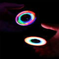 Miniatyrbilde 2 av 2: Lysende LED-lys snurrende topp fingertupp gyroskop lysende spinner barn finger fidget sensorisk leketøy stressavlastningsgave db Blue