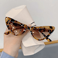 Miniatyrbild 1 av 5: Fashionabla Cat Eye-solglasögon för kvinnor 2022 Nya trendiga Den senaste personligheten Ins Net Red-glasögon UV400 Utomhus Street Shop [DB] Leopard-tea as picture