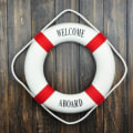 Miniatyrbild 2 av 3: Dekorativt livboj, färg röd text welcome aboard white and red