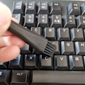 Miniatyrbillede 5 af 5: 6 i 1 sort tastatur rengøring børstesæt lille computer støv børste renser antistatisk til bærbar computer