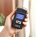 Miniatyrbild 4 av 8: Svart 50 kg Bärbar Elektronisk Bärbar Bagage Våg LCD Digital Display Skärm Express Leverans Våg Hoo