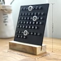 Miniatyrbilde 5 av 5: Akryl Tre Base Håndlaget Gjør det selv Kalender Kontor Skrivebord Hjem Dekorativt Digital Liten Ornament