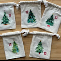 Miniatyrbilde 5 av 8: Stoff jul advent kalender snøre poser gjenbrukbare akvarell juletrær