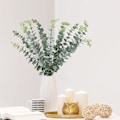 Miniatyrbillede 5 af 8: Kunstig eukalyptus blade grønne falske planter grene til bryllup fest udendørs hjem have bord pynt