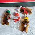 Miniatyrbild 2 av 3: 10 bitar jul flaskor jul pepparkakor man flaskor godis burkar juice dryck flaska