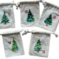 Miniatyrbilde 1 av 8: Stoff jul advent kalender snøre poser gjenbrukbare akvarell juletrær