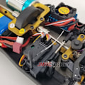 Pikkukuva 3 / 9: Wltoys Uusi 1/10 nopea 60KMH Buggy metallilla runko 2.4G 4WD maasto harjaton RC auto