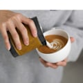 Miniatyrbillede 4 af 5: 500 ml Mælk skumning kande med læder skede latte kunst værktøj mælk skum kande
