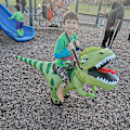 Pikkukuva 2 / 4: Hauska lapsi aikuinen puhallettava ratsastus vihreä dinosaurus cosplay asu