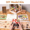 Miniatyrbillede 2 af 5: Plast Hus Bygning Sæt Mini Dukke Hus Fascinerende Bog Butik Gør det selv Miniature Hus Kit med LED lys