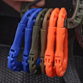 Miniatyrbilde 4 av 5: 10 stykker Taktisk Ryggsekk Spenne Rask Taktisk Karabinkrok Plast Krok D Shape Mosqueton EDC Gear for Utendørs Camping Tilbehør