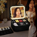 Miniatyrbillede 2 af 9: Dame LED Lys Kosmetik Taske  Spejl Kosmetik Etuier Luksus PU Stor Kapacitet Bærbar Rejse Makeup tasker