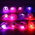 Pikkukuva 3 / 8: 50 osaa LED valaiseva halloween sormukset luova kurpitsa haamu kallo hohtava pimeässä sormi sormukset lelut