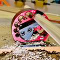 Miniatyrbild 5 av 6: 1 Set 8-hål Justerbar Dynm Maker Jig Eller Hårdmetall Klingar Träbearbetning Elektrisk Borr Fräsning Pind Rund Stång Hjälp Verktyg