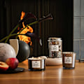 Pikkukuva 4 / 4: Voluspa Classic Boxed Candle Makassar Ebony & Peach 255g Black