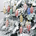 Miniatyrbilde 3 av 5: 5 stk Julerud Ornamenter i Plast, Fargerike Glitrende Furukongler, Hengende Pynt for Festlig Dekorasjon av Juleriet