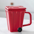 Miniatyrbilde 2 av 5: Kaffekopp Daglig Bruk Kopp Bar Tilbehør Vannkopp Kreativ Søppelkasse Krus Søppelbøtte Kopp for Iskaffe Frokost Juice[D] Red