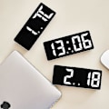 Miniatyrbilde 3 av 5: Smart Stor Digital Veggklokke App-Kontroll Tid/dato/&lyd Aktivering & Trinnløs Lysstyrke & Volum Alarm Med Snooze Funksjon Yw[C]