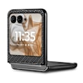 Miniatyrbild 3 av 5: Mobilfodral i kolfiberstruktur för Motorola Razr 50 Black
