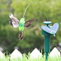 Miniatyrbild 3 av 5: Solcells-driven flygande fjäder vinge falsk kolibri trädgård prydnad dekor