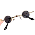 Pikkukuva 1 / 5: Vintage pyöreät metallirunkoiset lasit, erittäin kevyet ja mukavat käyttää aurinkolasit naamiaisiin Gold Frame Black Sheet