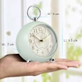 Miniatyrbilde 2 av 5: Stille nattbordsklokker Batteridrevet Ikke tikkende Skrivebordsklokke Analog vekkerklokke Soverom Retro vekkerklokke Green