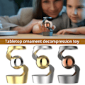 Miniatyrbild 2 av 5: Aluminium Gyroskop Stressavlastande Prydnader Tyst Drift Visuell Rotation Fidget Sensorisk Leksak Skrivbord Koncentrationshjälp Snurrande Leksaker Golden Silver
