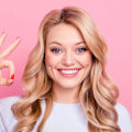 Miniatyrbillede 2 af 5: 2 par Dimple Makers - Dimple Trainer til ansigtet, naturlig smil træner, udvikle naturlige smil, ansigts skønhedstræningsværktøj til at sove, arbejde, Re orange