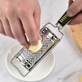 Miniatyrbillede 4 af 5: Ostrivejern Ergonomisk Langt Håndtag Rustfrit Stål Velsmagende Julienne Grøntsagssnitter til Restaurant C