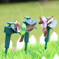 Miniatyrbild 2 av 5: Solcells-driven flygande fjäder vinge falsk kolibri trädgård prydnad dekor