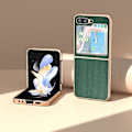 Miniatyrbillede 2 af 5: Nano-belagt træstruktur PU mobiltelefonetui til Samsung Galaxy Z Flip5 Green