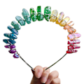 Pikkukuva 3 / 5: Länsi-Eurooppalainen Prinsessan Retro Tiara Kruunu Käsintehty Raaka Kristalli Rainbow Gradient H Rengas Hää- ja Morsiamen Pääpanta