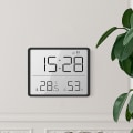 Miniatyrbild 1 av 5: Smal LCD-skärm Elektronisk digital klocka Kan hängas på väggen Baksida med magnetisk sugning Kan hängas kylskåp, temperatur- och fuktighetssensor