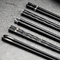 Miniatyrbilde 5 av 5: 5 Par Alloy Lasergraverte Spisepinner Sklisikre Gjenbrukbare Sushi Pinner
