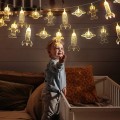 Miniatyrbilde 3 av 5: 20 LED Lyslenke for Barnerom med Astronaut, Romskip og Rakett-Hengende Pynt - Festlys for Vegg, Vindu, Barnerom eller Barnehage - Bryllupsdekorasjon