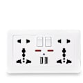 Miniatyrbilde 2 av 5: Hvit Universal 5-Hulls Veggkontakt med LED-Indikator
