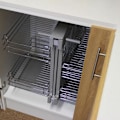 Miniatyrbild 2 av 4: Vinklade Metalliska Utdragskorgar för Skåp eller Köksskåp - KUKOO - Vänster Sida - 80cm