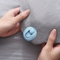 Pikkukuva 3 / 4: Abs 6/12 kpl Liukumattomat Pyöreät Peittokiinnikkeet Neulattomat Peitteenpidikkeet Kiinnikkeet Vuodevaatteiden Peittojen Kiinnikkeet blue 12pcs