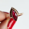 Pikkukuva 4 / 4: 2 kpl/settiä Rhinestone Retro Pari Sormukset Seos Punainen Prismatic Faux Crystal Sormukset Charmi Korut US 9