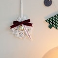 Miniatyrbilde 3 av 5: Bohemian Julebils Ornament, Gullbelagt Boho Jingle Bell Hengedekorasjon for Jul Vegg Vindu, Søt Jul