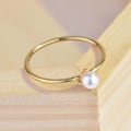 Miniatyrbillede 3 af 5: Kvinde Ring Attraktiv Dekorativ Mini Faux Perle Finger Ring Til Forlovelse US 8