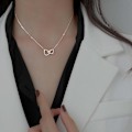 Miniatyrbild 4 av 4: Halsband för damer i legering med persikaformade hjärtan, dubbelt hjärta, kärlekshalsband i silver
